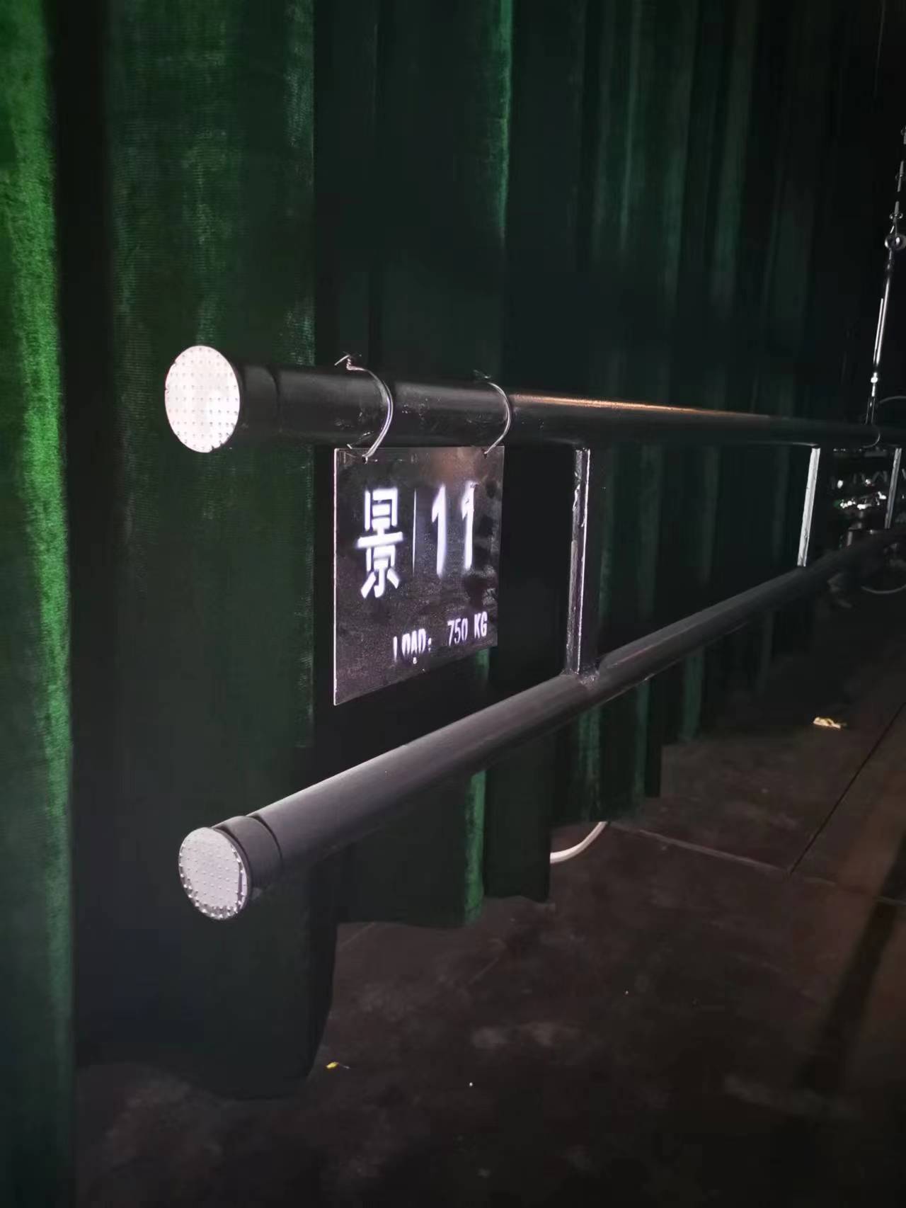 景物吊桿